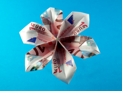 Origami Geldblume aus drei Geldscheinen