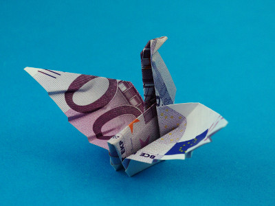 Origami Schwan aus einem Geldschein