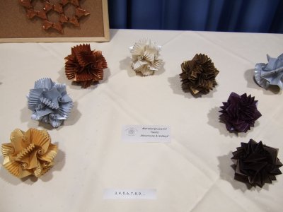 Origami Metamorphose 4 von Krystyna und Wojtek Burczyk
