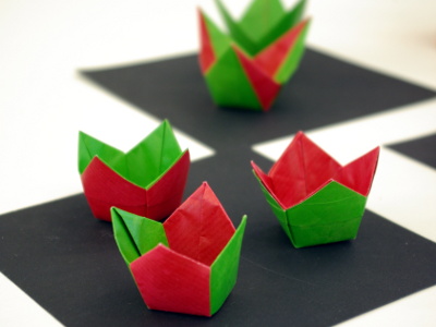 Origami Eierbecher von Assia Brill
