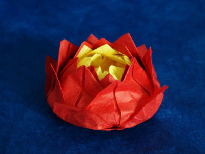 Origami Seerose aus Faserseide