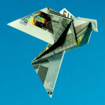 Origami Friedenstaube aus einem Geldschein