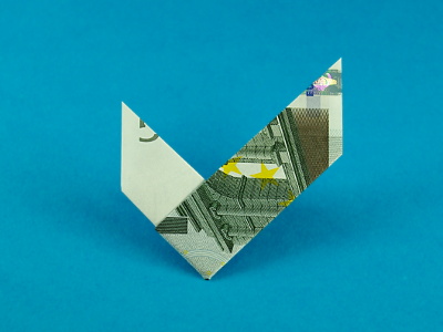 Origami Häckchen aus einem Geldschein