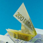 Origami Katamaran aus einem Geldschein