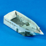 Origami Boot aus einem Geldschein
