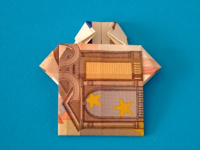 Origami Hemd aus einem Geldschein