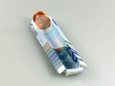 Origami Längliche Schale aus einem Geldschein