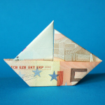 Origami Segelboot aus einem Geldschein falten mit Anleitung