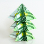 Origami Tannenbaum aus drei Geldscheinen