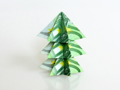 Origami Tannenbaum aus drei Geldscheinen