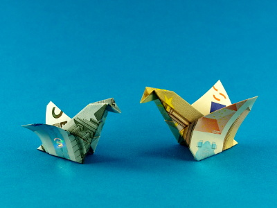 Origami Wasservogel aus einem Geldschein