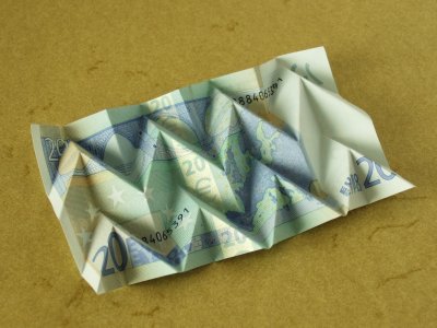 Origami Wellenform aus einem Geldschein als Geldgeschenk