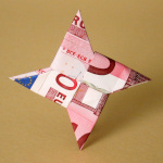 Origami Wurfstern aus zwei Geldscheinen
