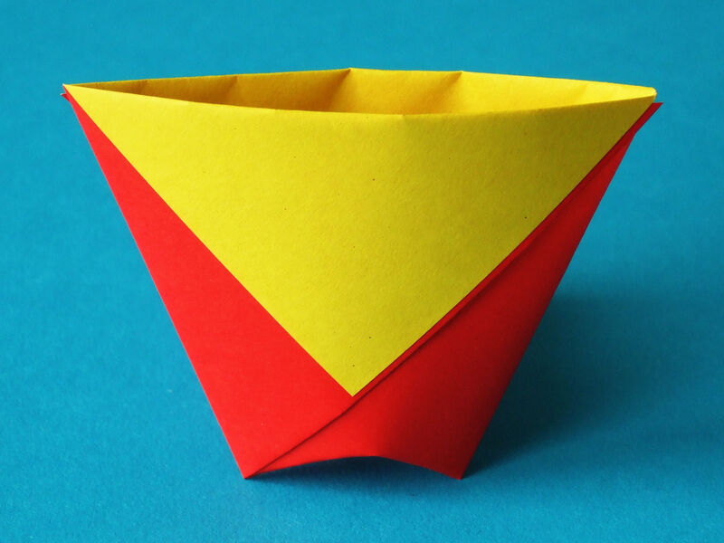 Origami Becher aus Duocolor Origami Papier