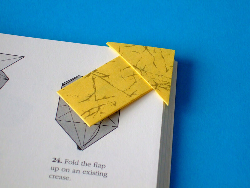 Origami Pfeil als Lesezeichen aus Washi
