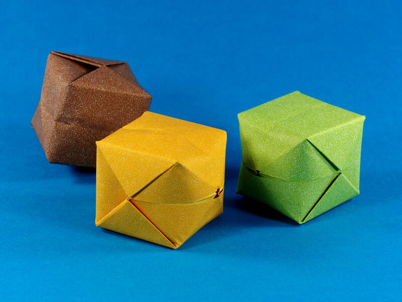 Origami Wasserbombe aus Origami Papier