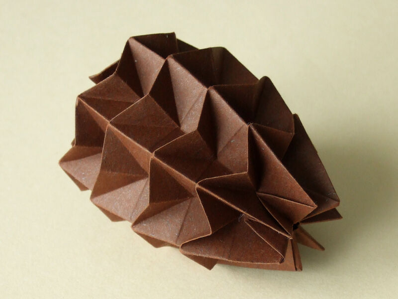 Origami Tannenzapfen gefaltet