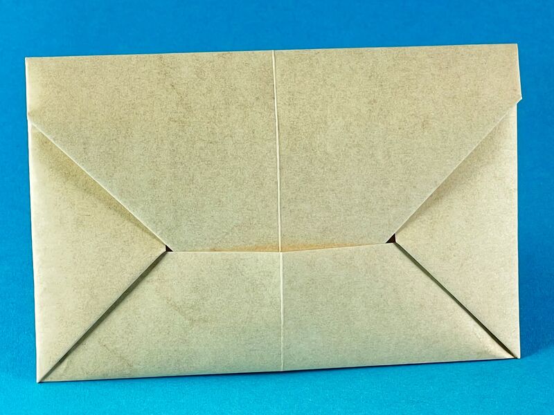 Origami Brieffaltung aus naturfarbenem Papier