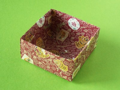 Origami Masu Box aus Chiyogami Papier