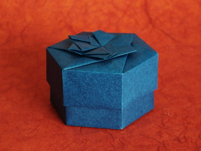 Origami Sechseckschachtel aus Elefantenhaut
