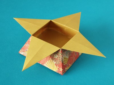 Origami Sternschachtel aus Chiyogami Papier