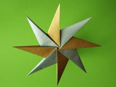 Origami Achtzackstern aus acht Modulen