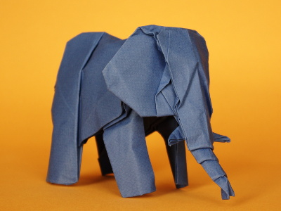 Origami Elefant von Roman Diaz gefaltet aus Aquarellpapier