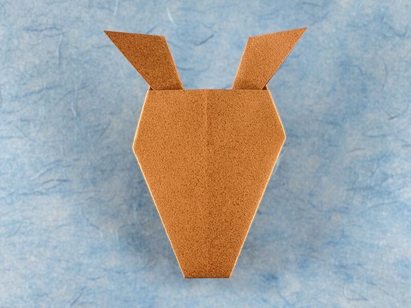 Origami Pferdekopf aus braunem Papier
