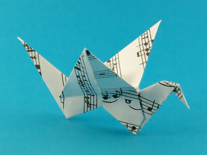 Origami Flatternder Vogel aus Origami Papier