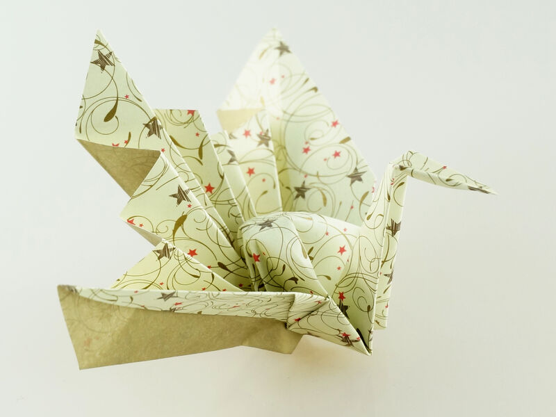 Origami Kotobukizuru aus gemustertem Papier