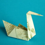 Traditioneller Origami Schwan aus Washi