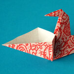 Trinkender Vogel aus Origami Papier